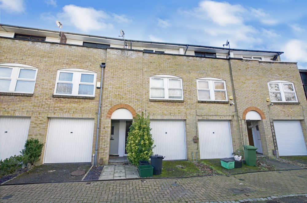 View Full Details for Farnborough Crescent, Bromley, BR2