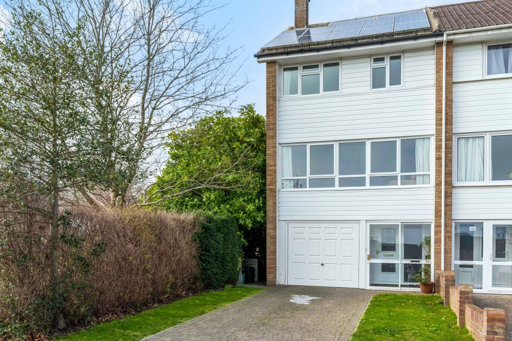 View Full Details for Mead Way, Bromley, BR2