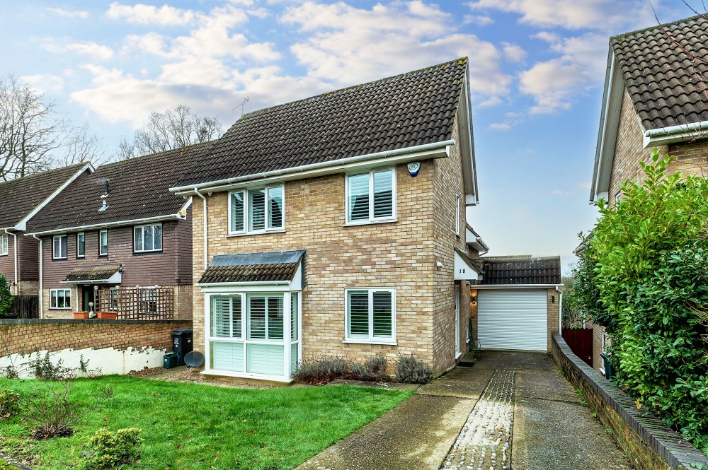 View Full Details for Rolvenden Gardens, Bromley, BR1